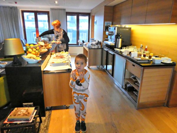 How to save money on food while traveling. Hilton Stockholm Slussen Executive Lounge breakfast