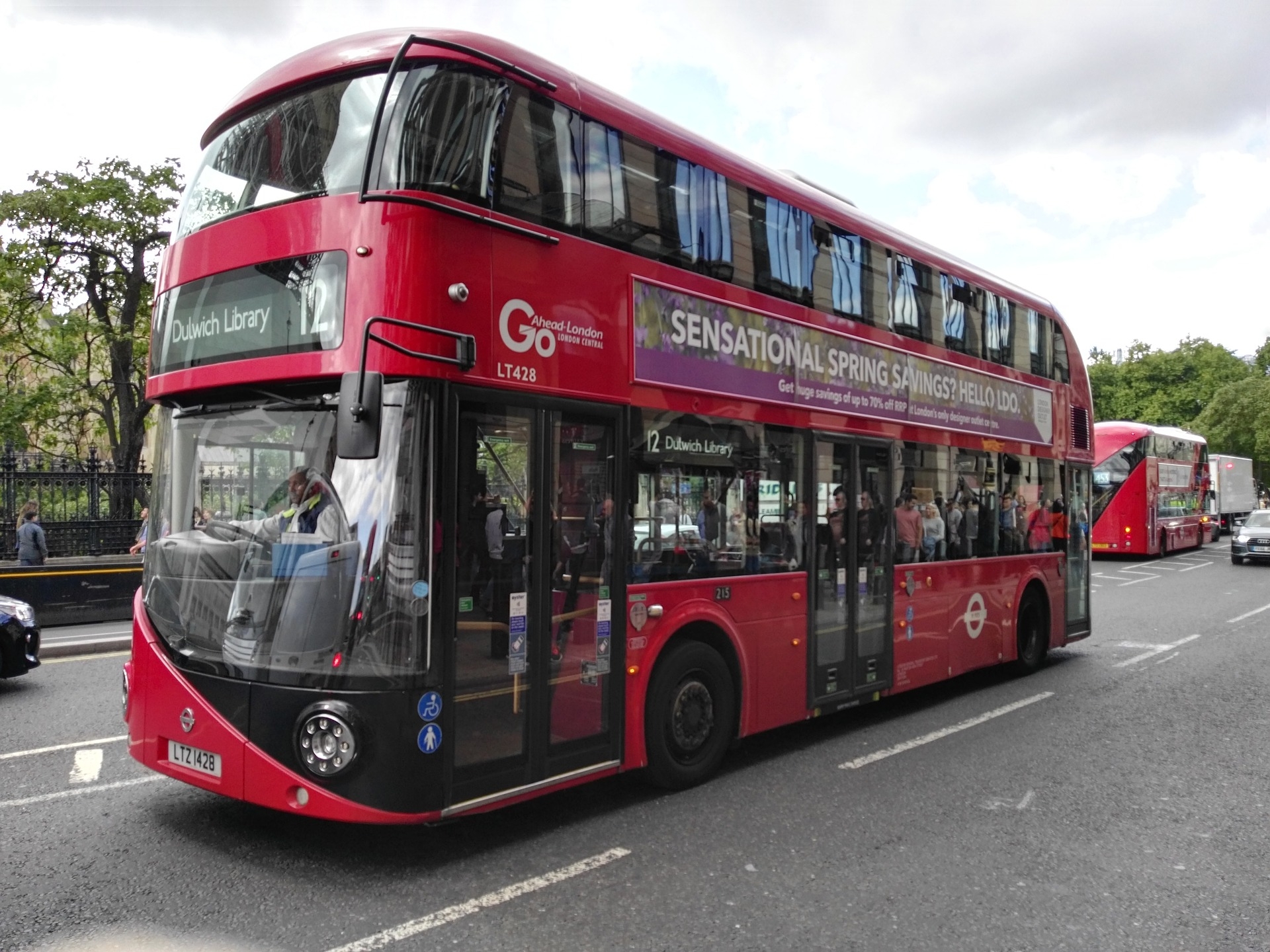 bus london-2665352_1920