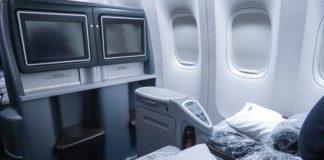 United Airlines Polaris 777-200 IAD to LHR United Airlines Polaris 777-200 view