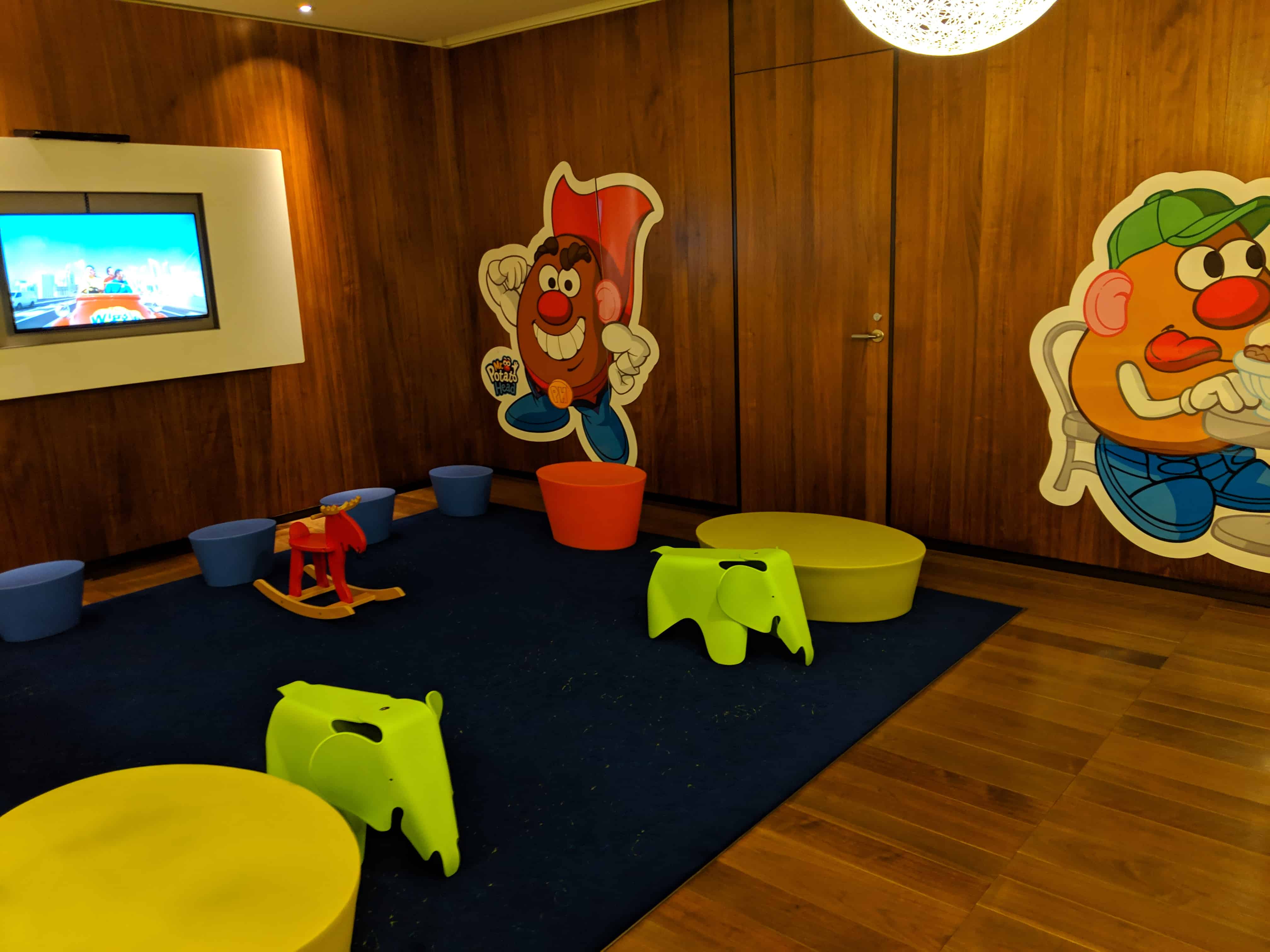 Al Safwa First Class Lounge review Kid's area 2
