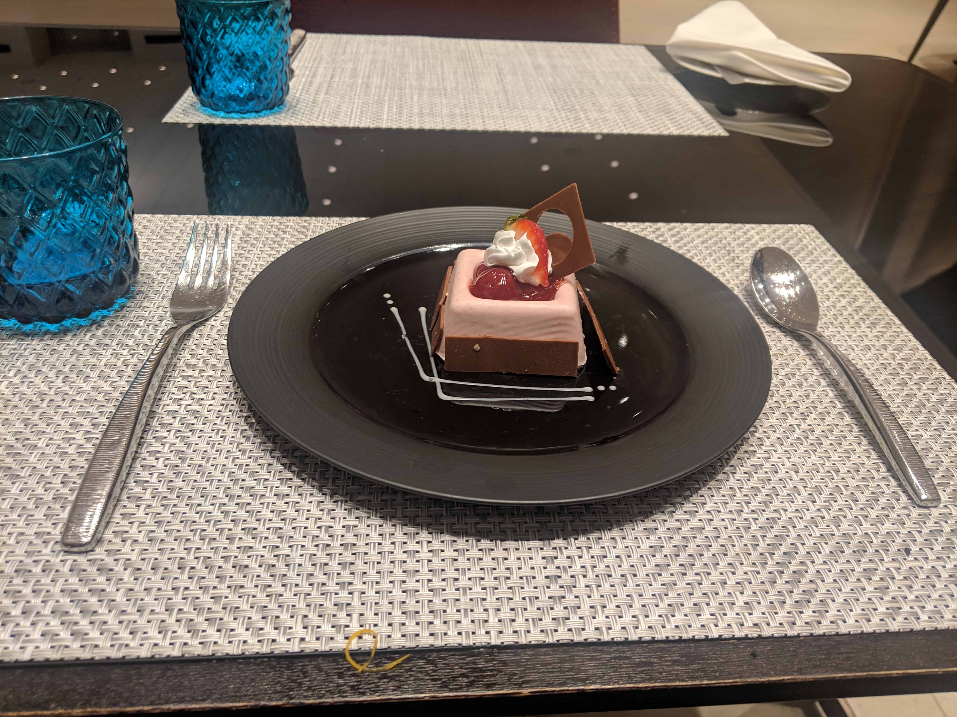 Al Safwa First Class Lounge review dessert