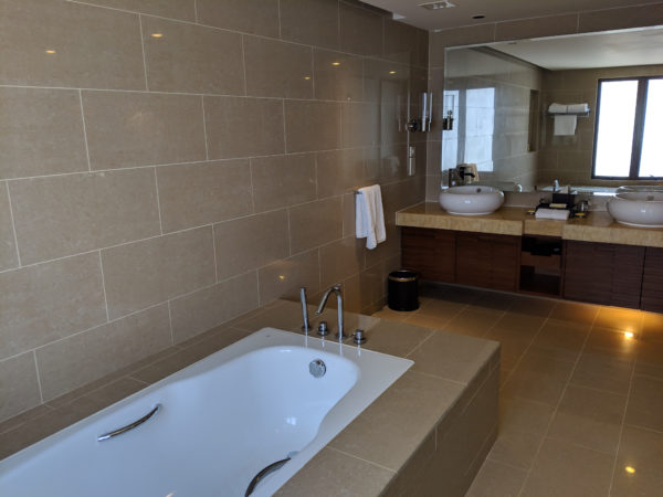Hyatt Regency Kinabalu Review Bathroom
