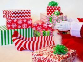 Christmas presents Santa Elf Jill Wellington on Pixabay 2999728_1920
