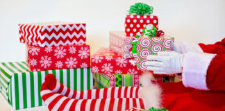Christmas presents Santa Elf Jill Wellington on Pixabay 2999728_1920