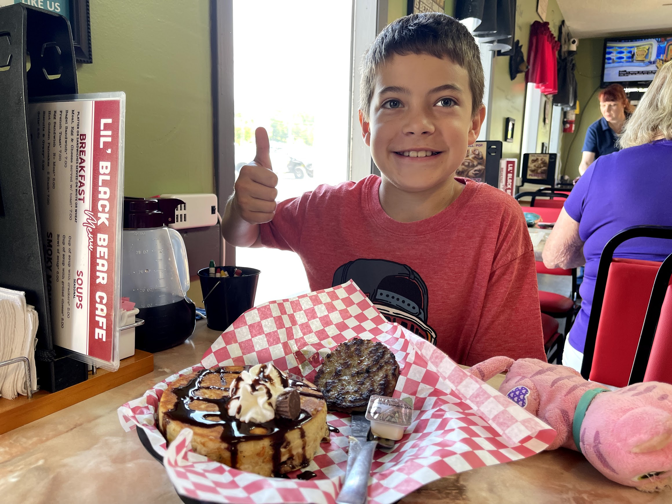 Pigeon Forge - Lil Black Bear Cafe - Timothy and Reese's pancakes 2021-05