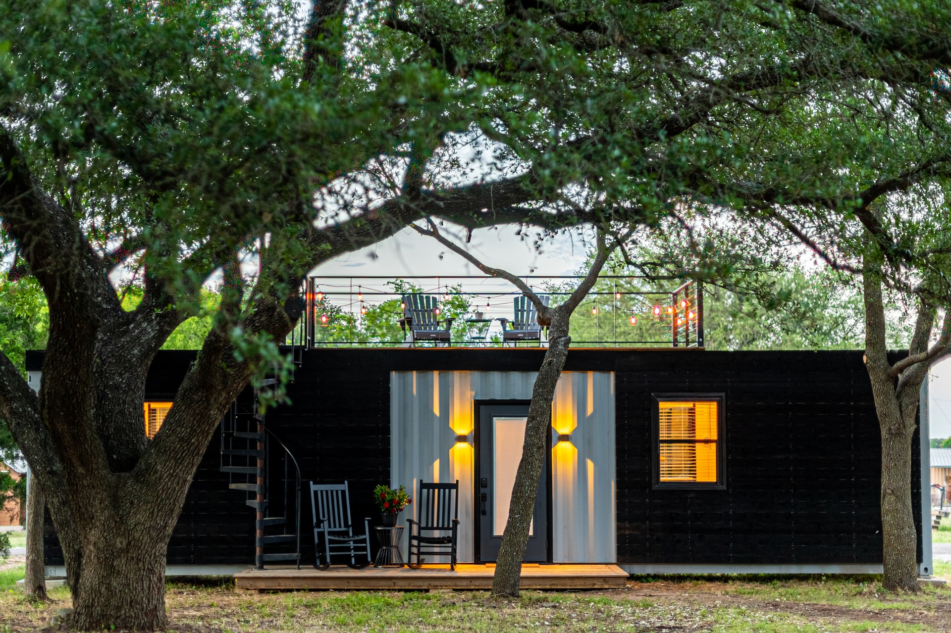Tiny home in Waco Texas by Jed Owen on Unsplash