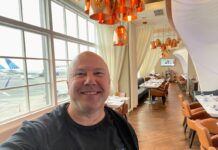 My $66 Breakfast at United CLASSIFIED at Newark United CLASSIFIED at Newark selfie