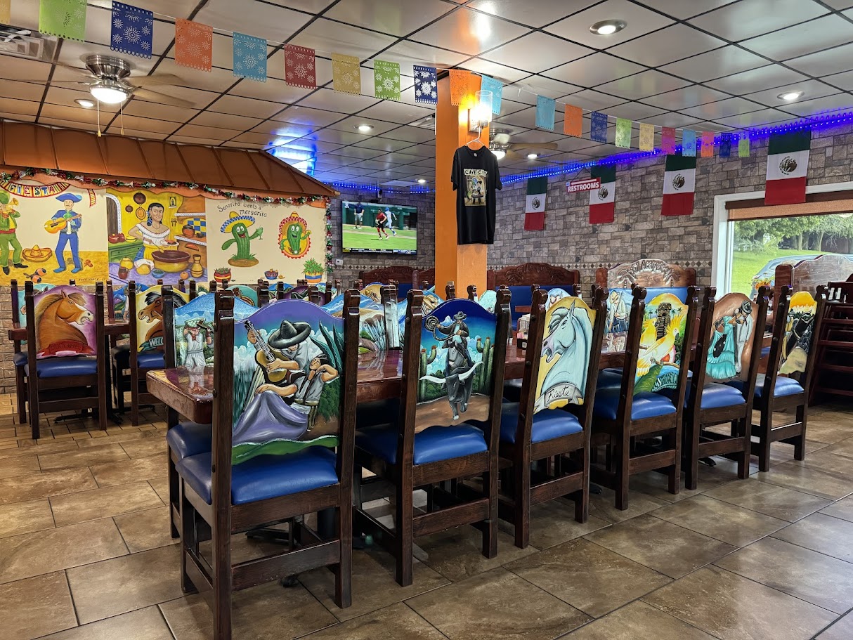 El Acapulco - festive chairs