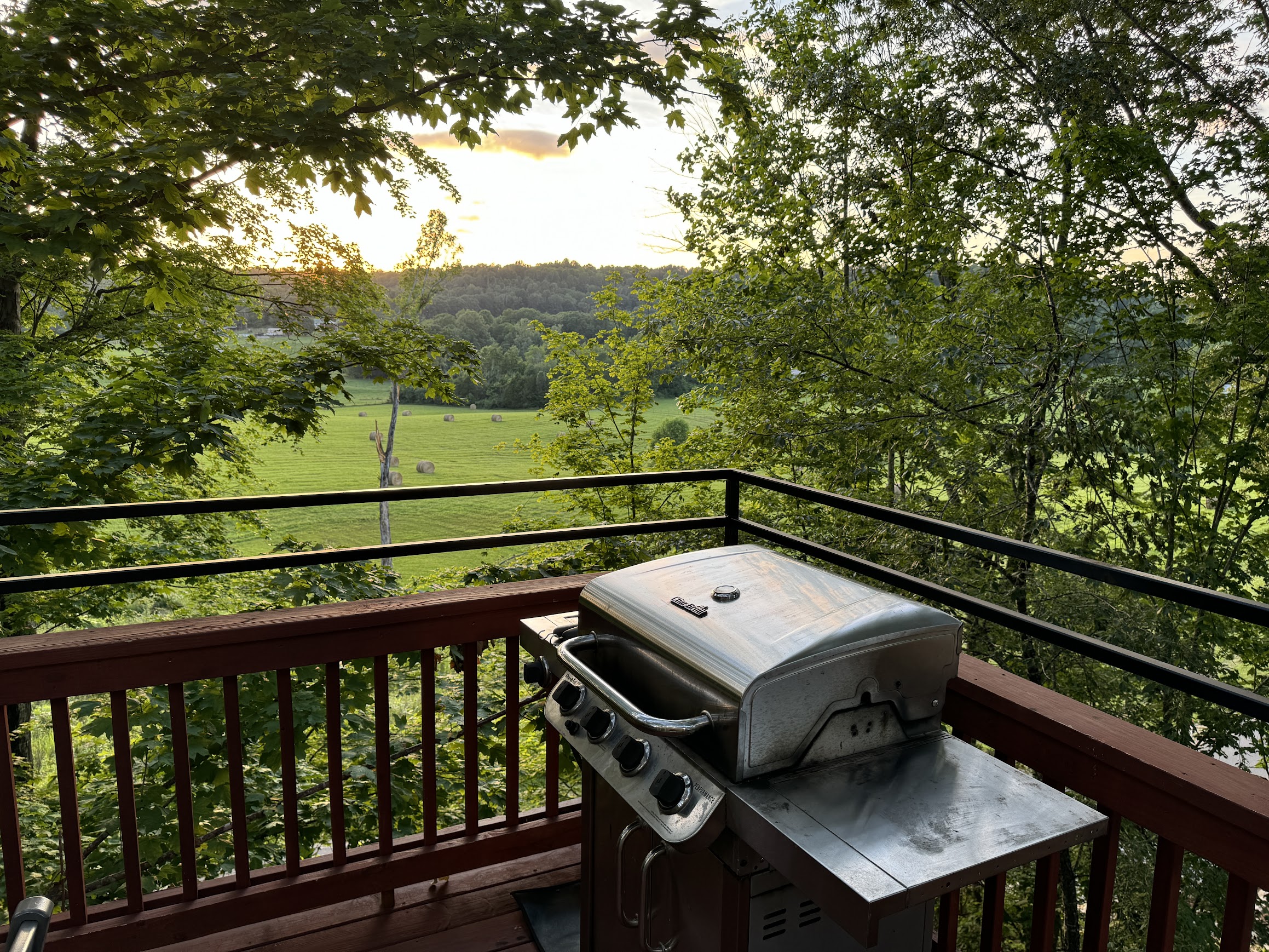 Horse Cave KOA treehouse BBQ with a view - June 2024