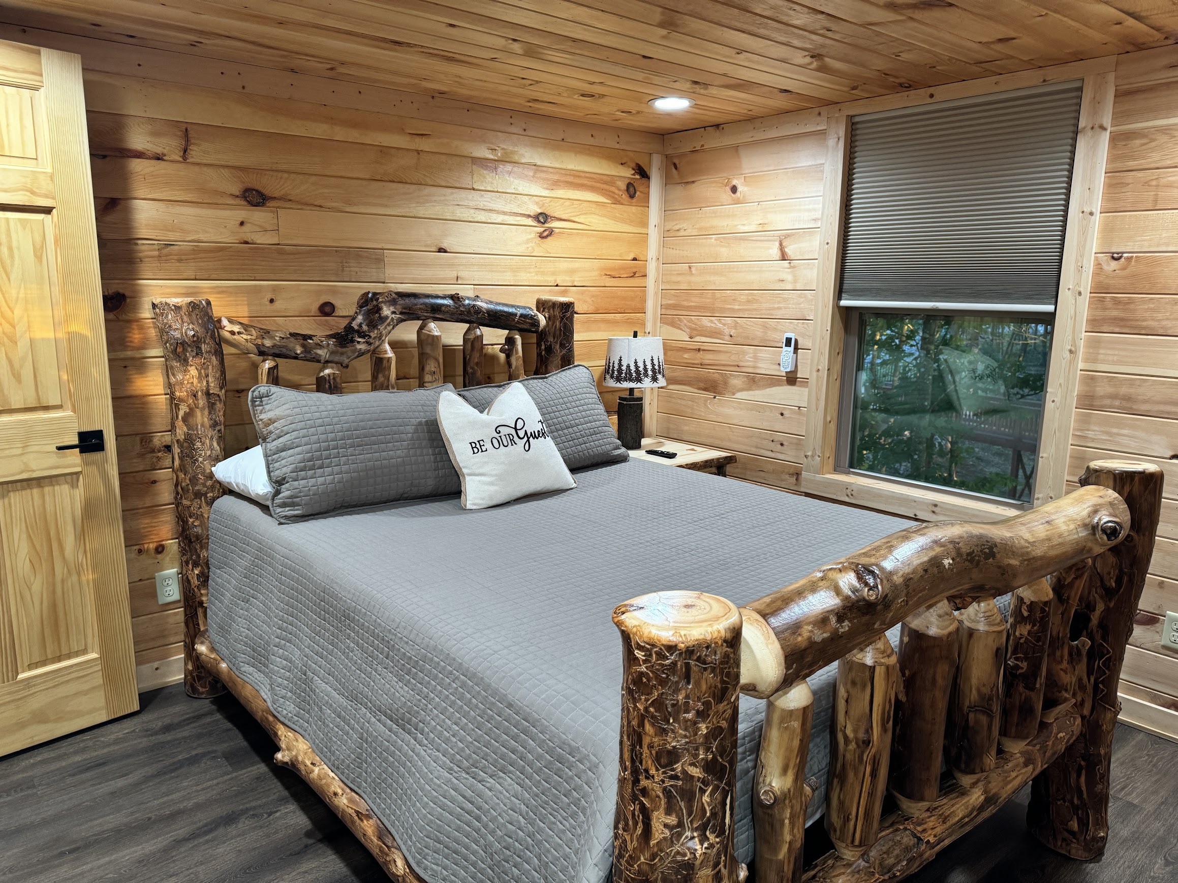 Horse Cave KOA treehouse private bedroom