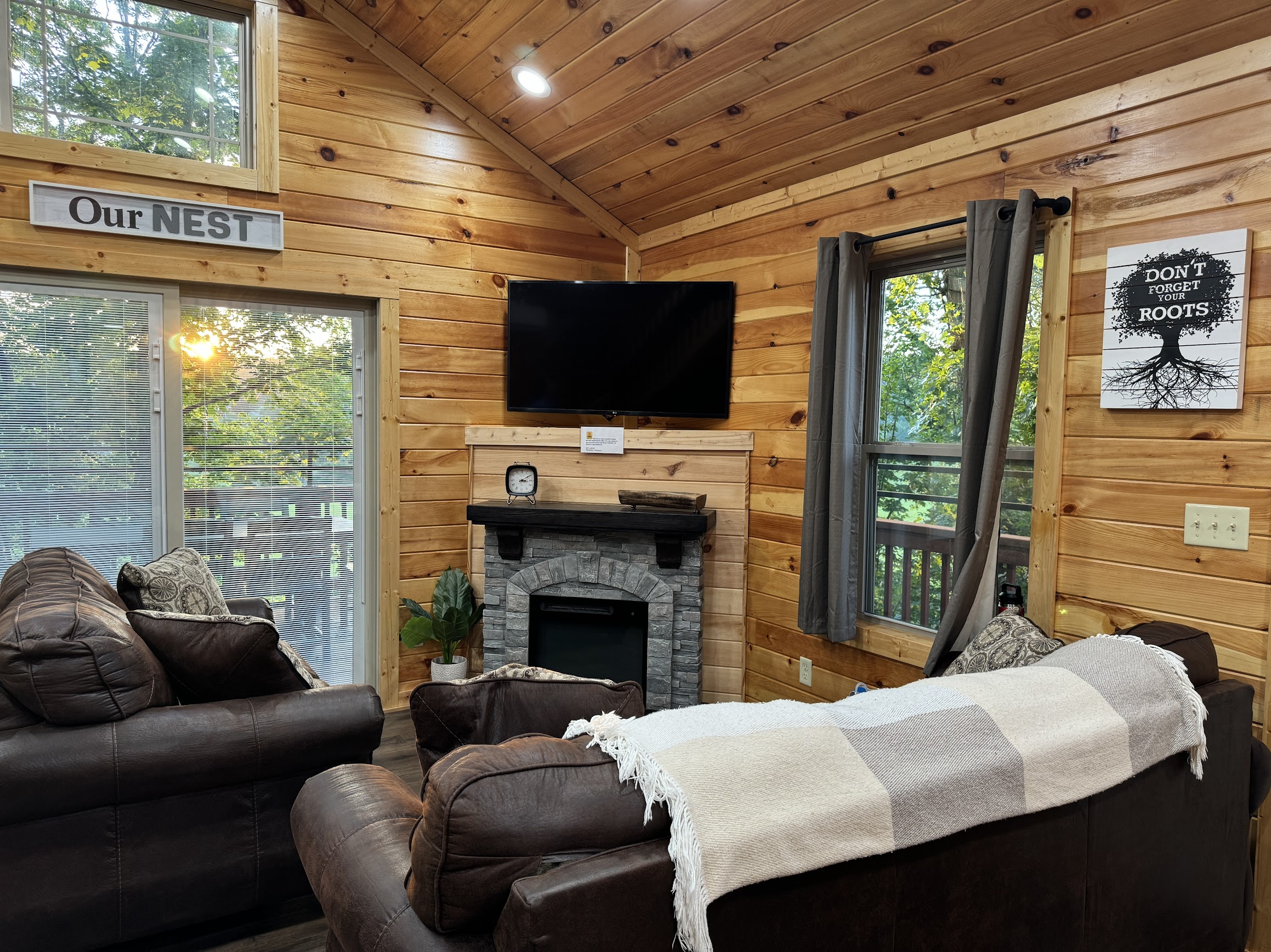 Horse Cave KOA treehouse living room with a fireplace and couches