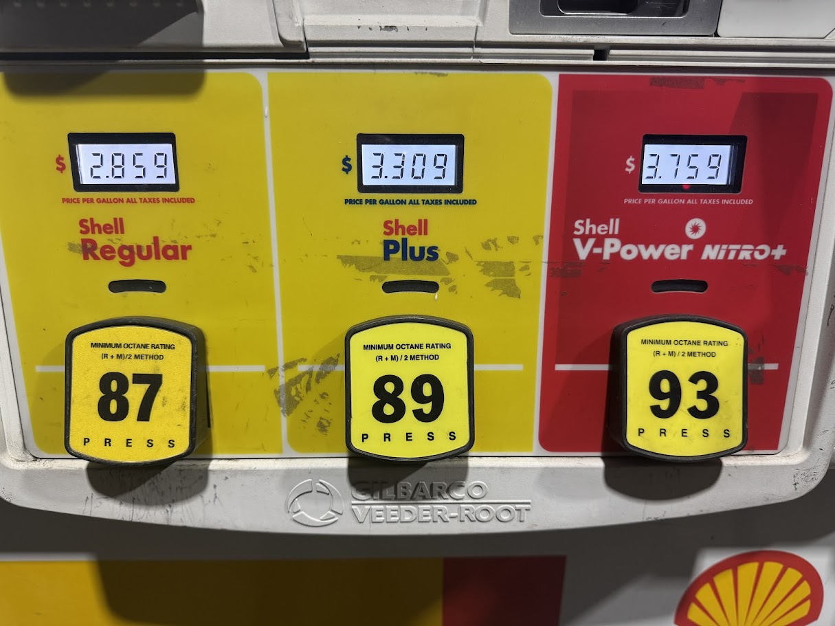 How to save money on gas. Fuel prices at Shell gas station.