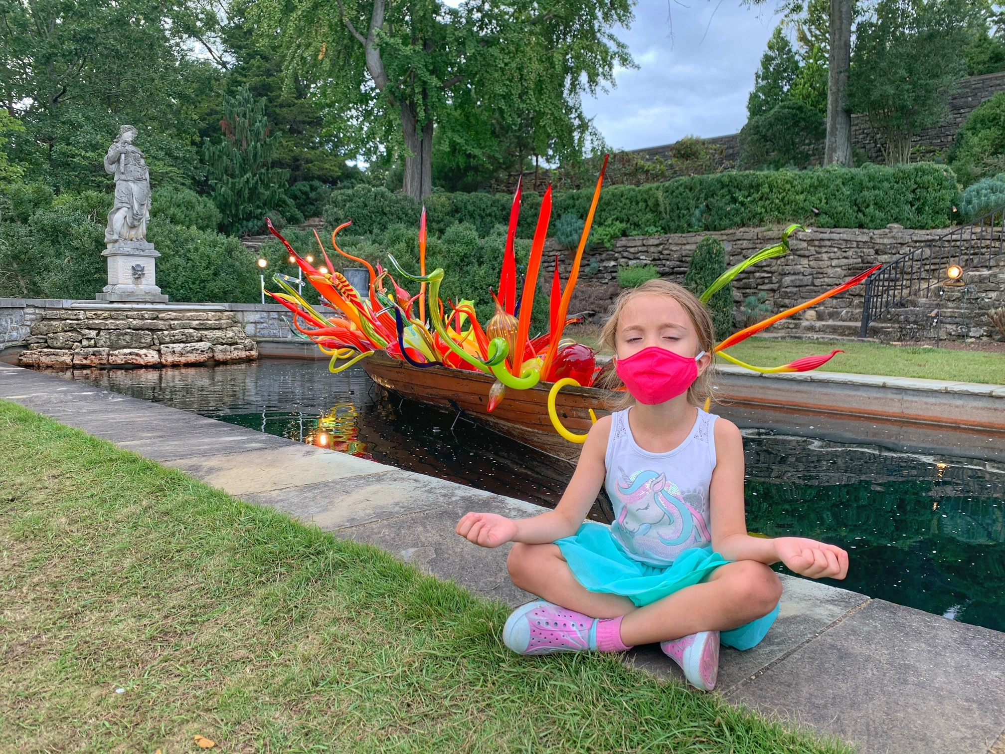 Chihuly at Cheekwood Scarlett meditating by the Fiori Boat 2020-09